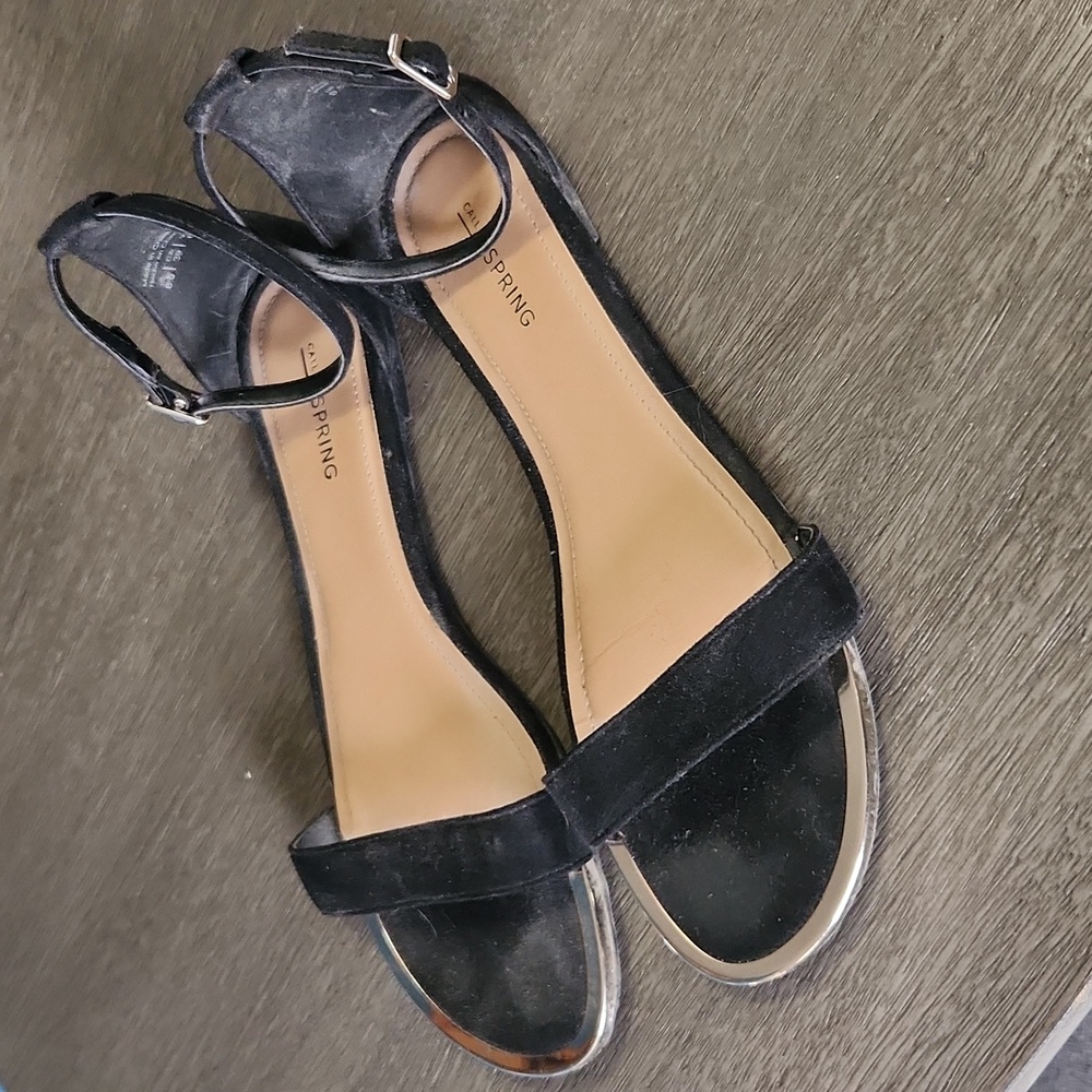 Stylish flat sandals with ankle strap